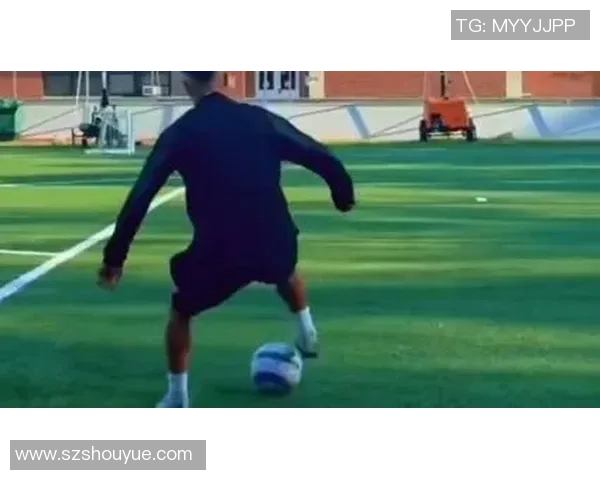 足球明星课堂上悠闲吃零食引发热议学习与休闲如何平衡