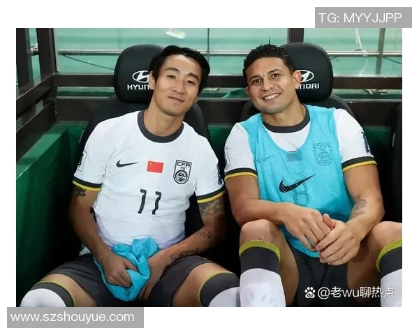 足球明星与粉丝亲密互动瞬间大揭秘让我们一起感受他们的温暖与热情